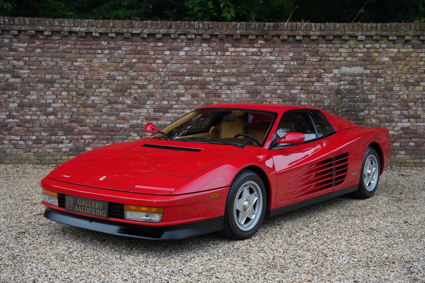 Ferrari Testarossa - "Monodado wheels" Signature brown and beige leather interior with Rosso Corsa exterior, Or - AutoWereld.nl