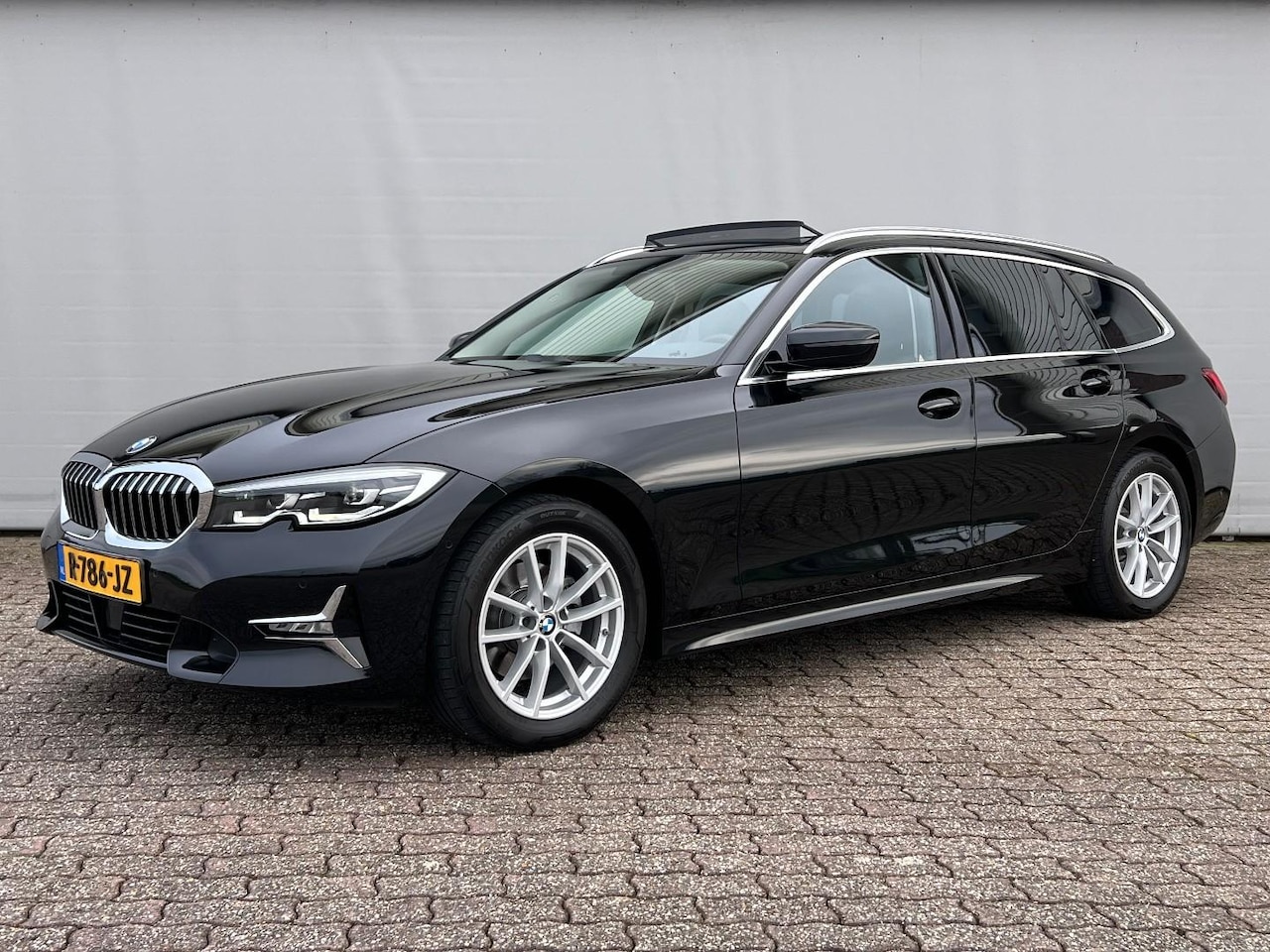 BMW 3-serie - 320I High Executive | Panorama | Sfeerverl.| Camera - AutoWereld.nl