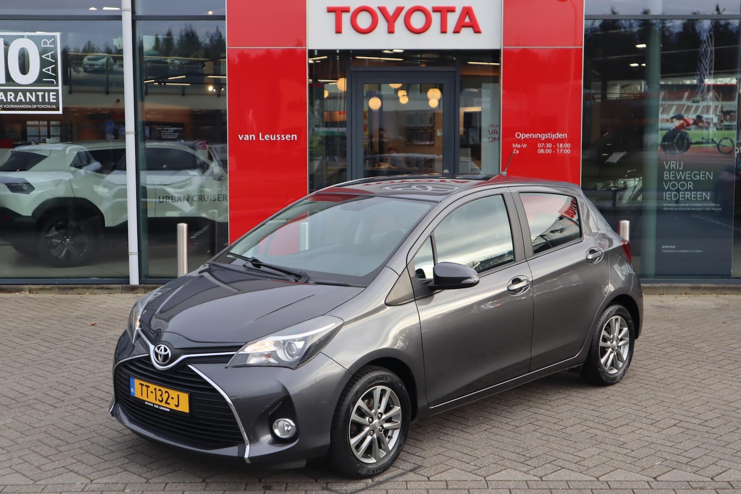 Toyota Yaris - 1.3 VVT-i DYNAMIC 5-DEURS AIRCO NAVIGATIE LM-VELGEN PARKEERCAMERA BLUETOOTH 6-SPEED - AutoWereld.nl