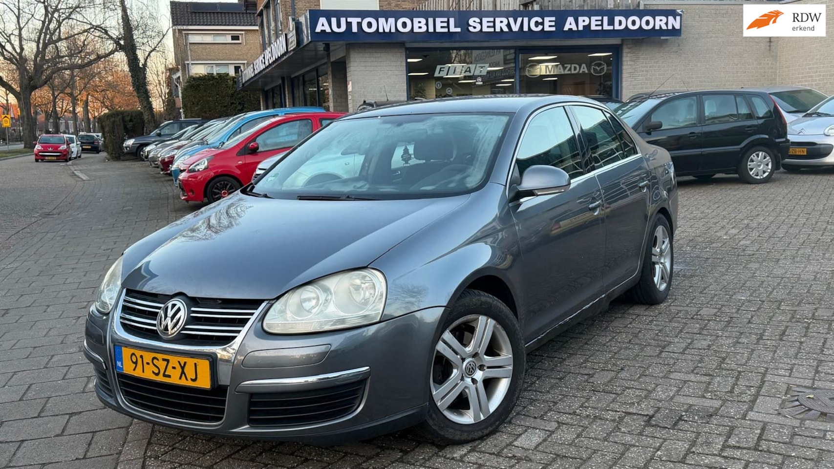 Volkswagen Jetta - 1.6 FSI Comfortline APK VERLOPEN *CLIMA*CRUISE*ELEKTR. RAMEN*STUURBEKR.* - AutoWereld.nl