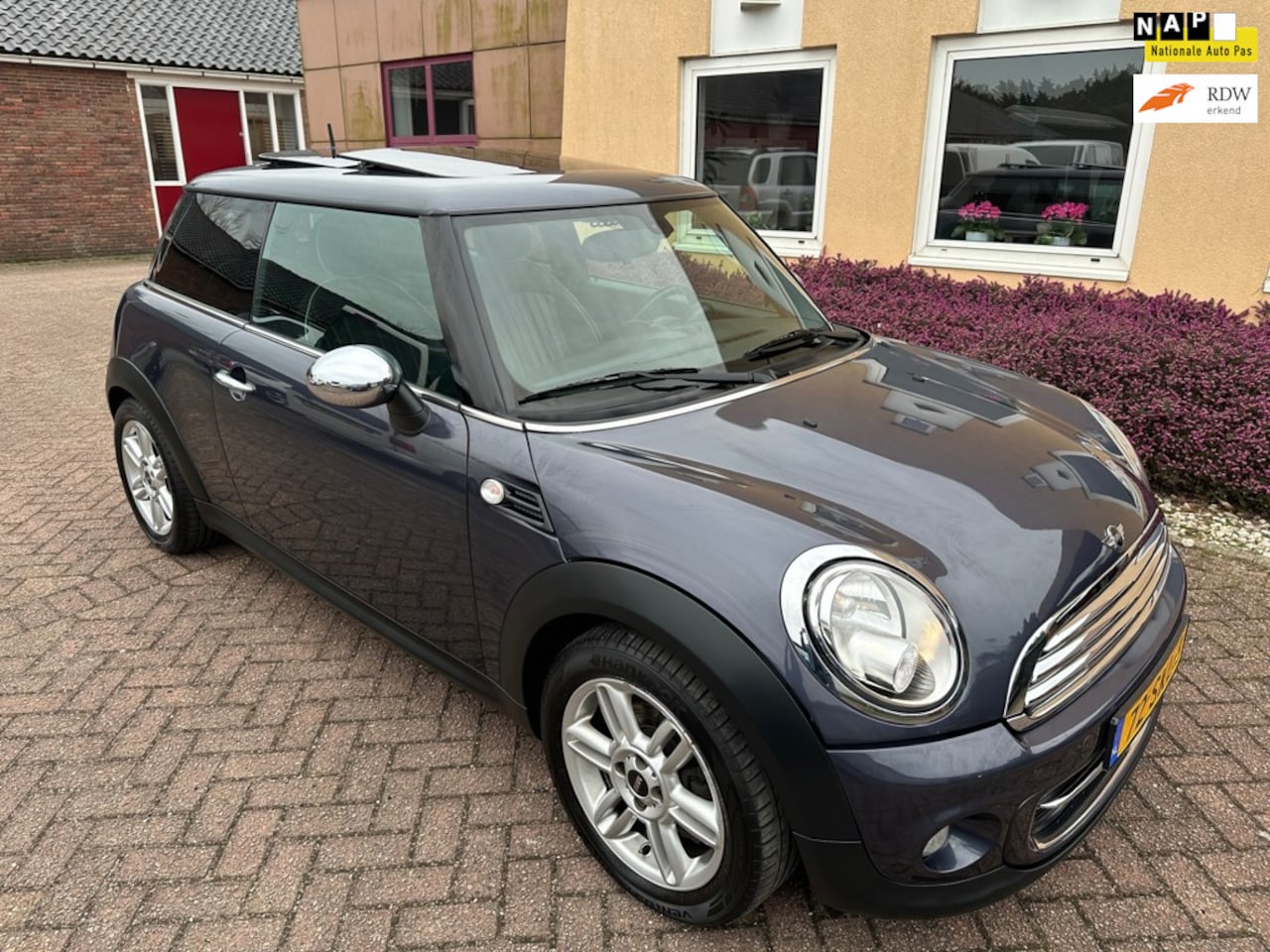 MINI Cooper - Mini 1.6 10 Years II/NAVI/LEER/PANORAM/NAP/NW APK - AutoWereld.nl