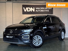 Volkswagen T-Roc - Style 116pk Navi Carplay Trekhaak Stoelverw 16''