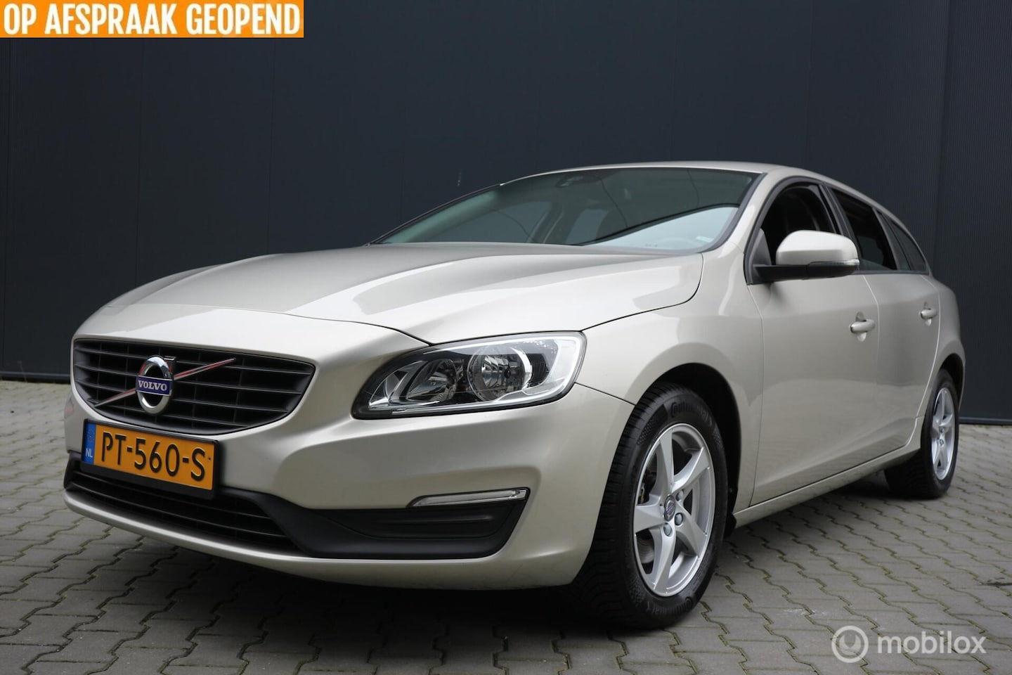 Volvo V60 - 2.0 T3 Polar ECC/NAVIGATIE/PDC/120.835KM!!/NAP - AutoWereld.nl