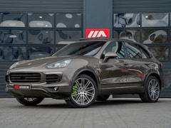 Porsche Cayenne - 3.0 S E-Hybrid Pano|Luchtvering|Navi|Camera|Bose|Sport-Chronopakket