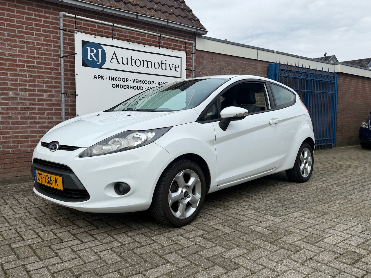 Ford Fiesta - 1.25 Trend 1.25 Trend NIEUWE APK - AutoWereld.nl