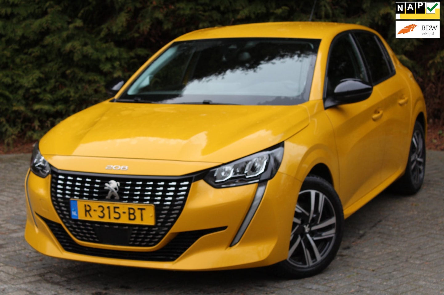 Peugeot 208 - 1.2 PureTech Allure Pack 130PK Automaat | Parkeercamera | Apple/Android Carplay | Cruise C - AutoWereld.nl