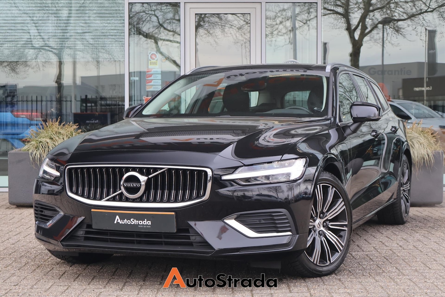 Volvo V60 - T6 Inscription 340pk AWD | ACC | Leder | Stoelventilatie | Camera | Memory | Navi | Keyles - AutoWereld.nl