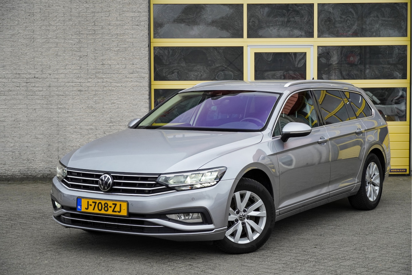 Volkswagen Passat Variant - 1.5 TSI 150PK! Automaat Comfort Business 2020 Lmv 16" | Led V+A | Pdc | Keyless entry | Tr - AutoWereld.nl