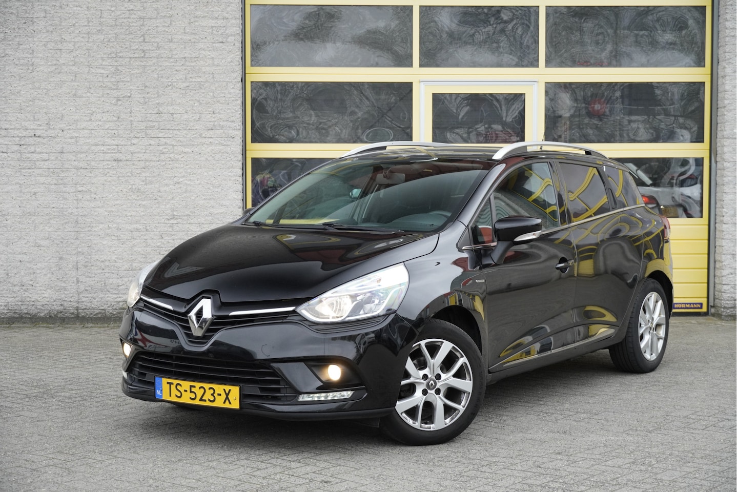 Renault Clio Estate - 0.9 TCe Limited BJ2018 Lmv 16" | Led | Pdc | Keyless entry | Navi | Airco | Cruise control - AutoWereld.nl