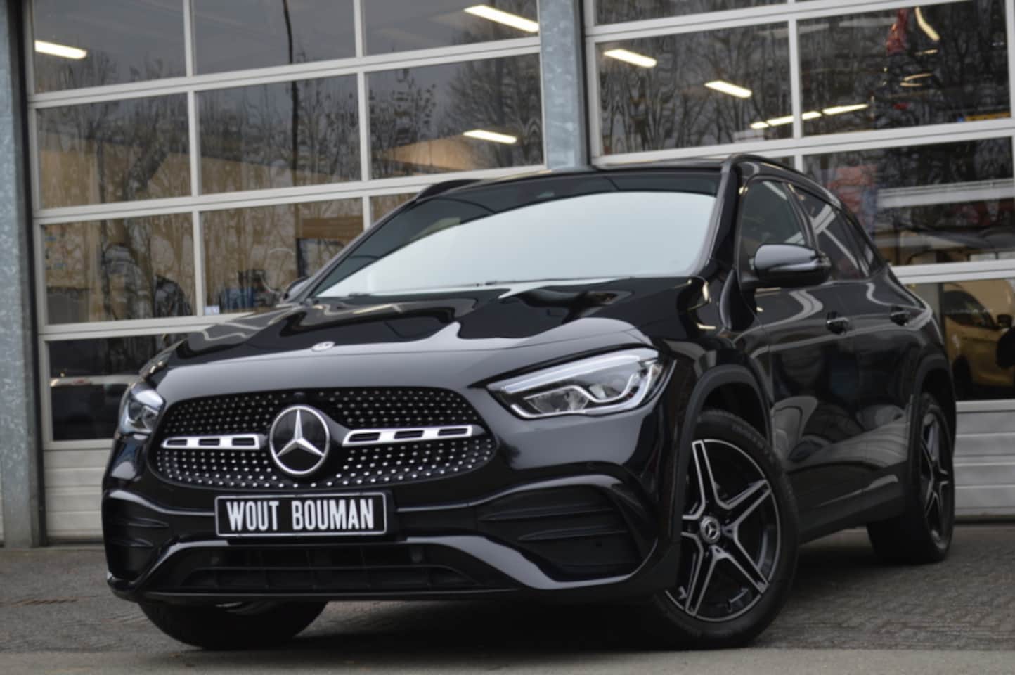 Mercedes-Benz GLA-Klasse - 250 e AMG Led Panorama Widescreen Sfeer Camera Night Keyless Pdc - AutoWereld.nl