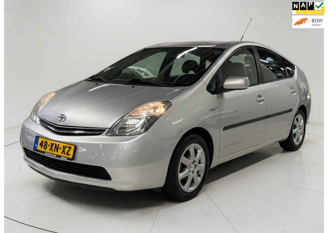 Toyota Prius - 1.5 VVT-i Comfort Parkeersensoren! - AutoWereld.nl