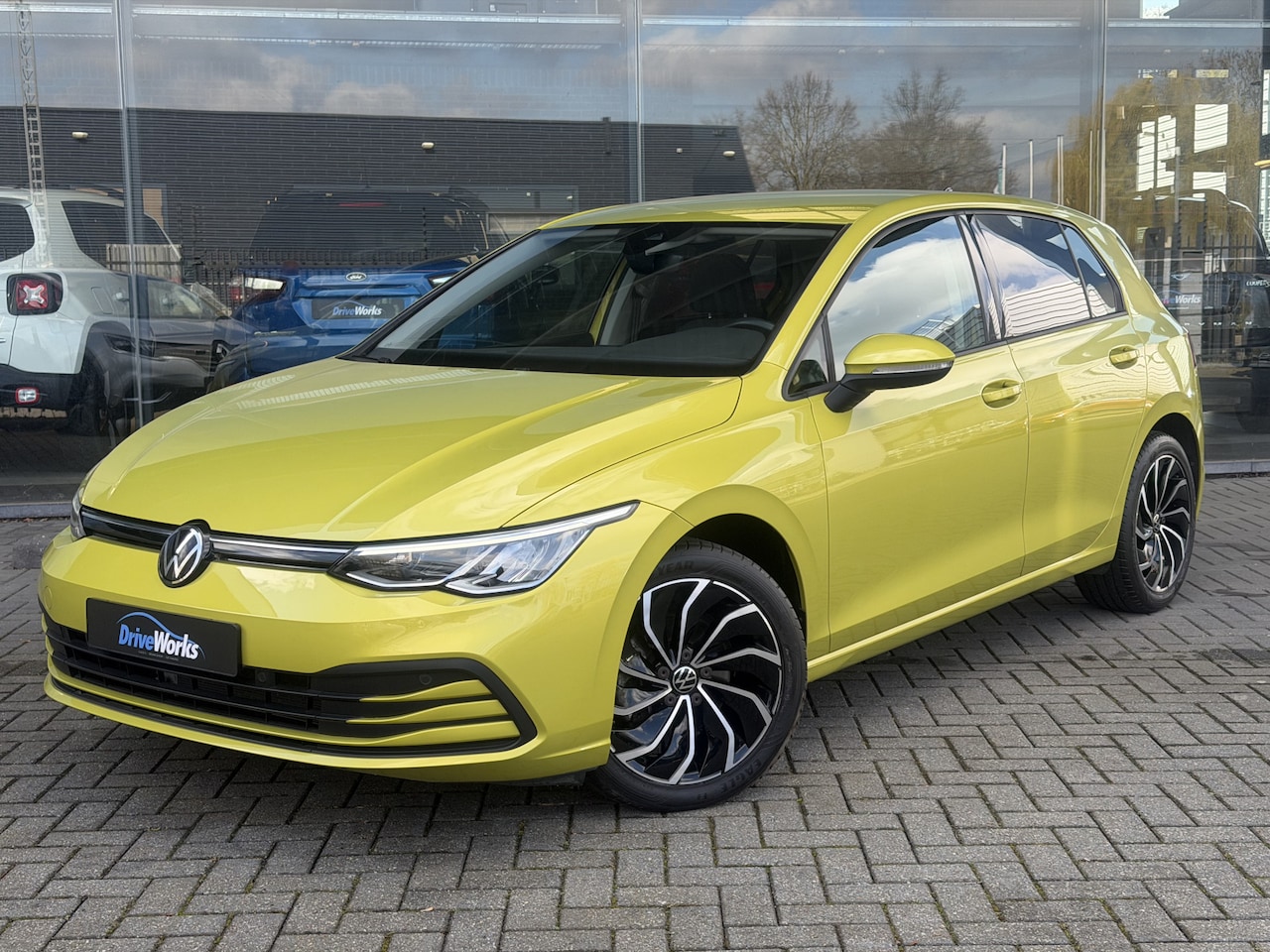 Volkswagen Golf - 1.0 eTSI Life Business | Carplay | Adaptive CC | Key-less | Dodehoek-assistent - Noodremsy - AutoWereld.nl