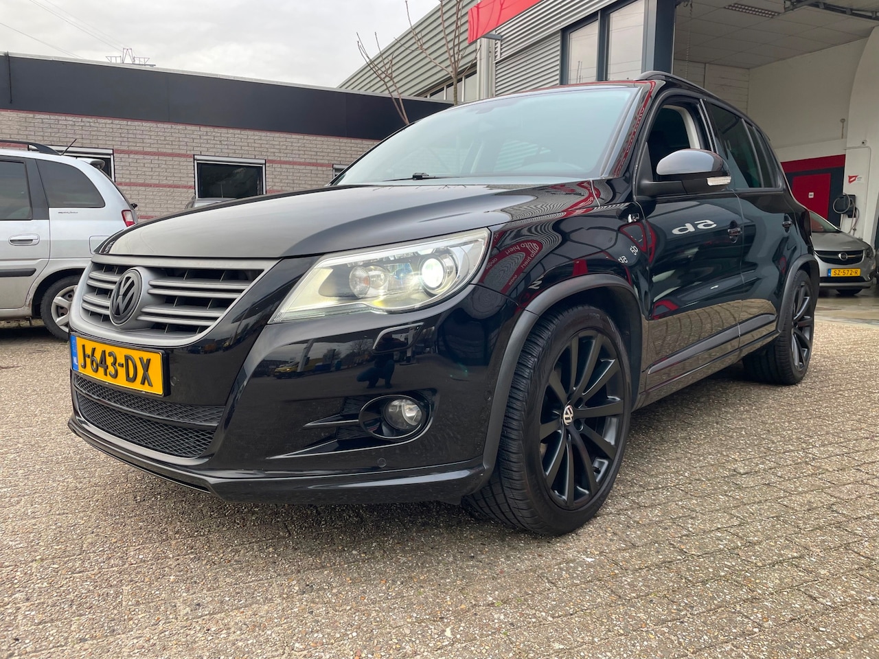 Volkswagen Tiguan - 2.0 TSI Sport&Style 4Motion r line top staat - AutoWereld.nl