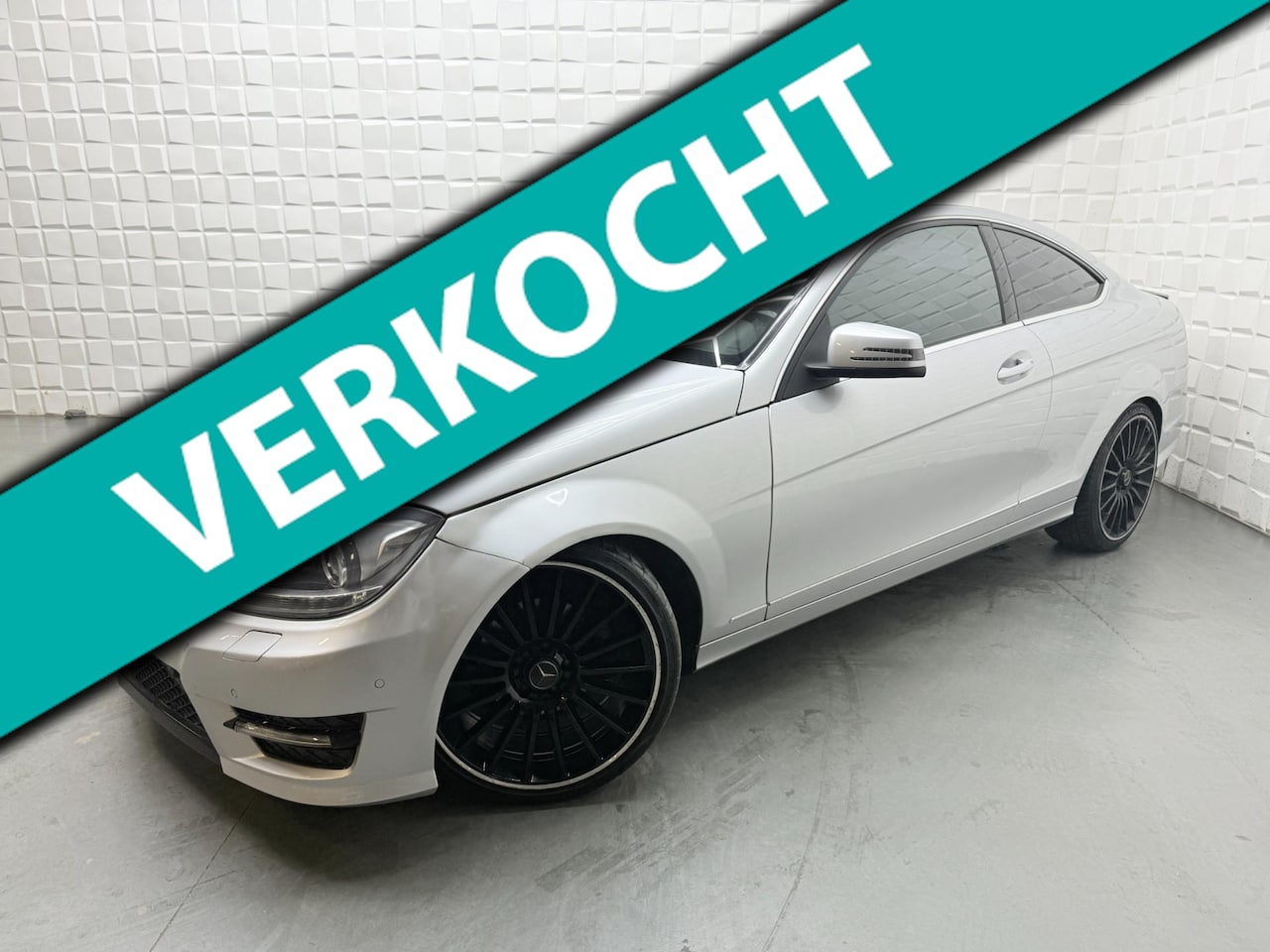 Mercedes-Benz C-klasse Coupé - 180 Edition 1 AMG LEER NAVI PDC - AutoWereld.nl