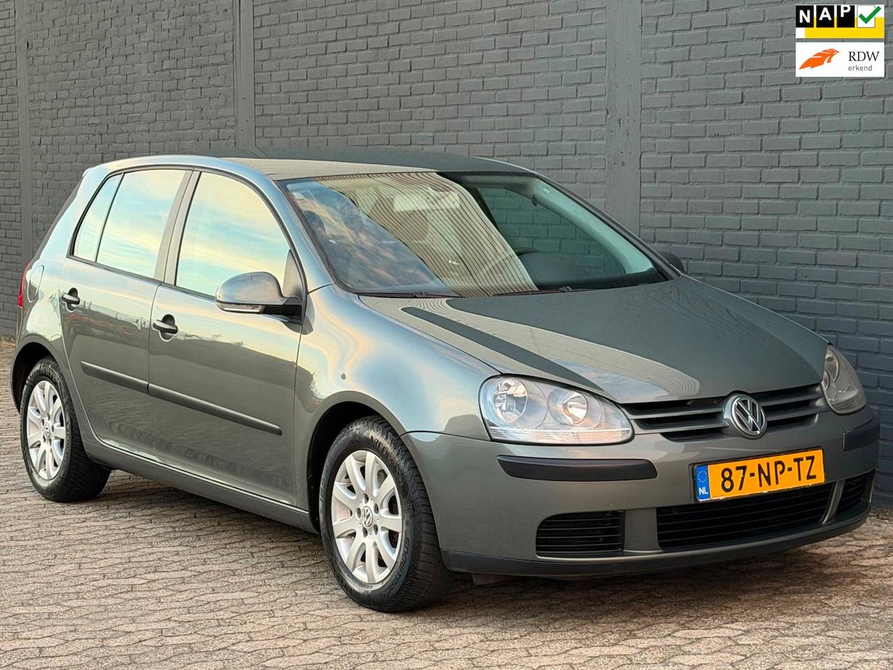 Volkswagen Golf - 1.6 FSI Comfortline AIRCO CRUISE Nw APK - AutoWereld.nl