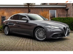 Alfa Romeo Giulia - 2.0T Super 200 PK Aut. Stoel/Stuurverw. Leder Keyless Camera 18''