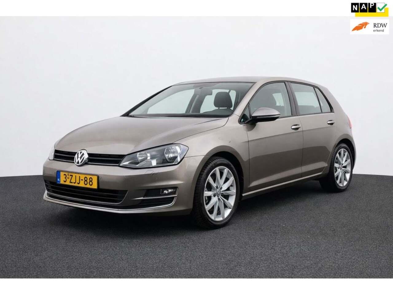Volkswagen Golf - 1.2 TSI Highline | Camera | 2e eigenaar | Cruise | Climate | NAP | Garantie mogelijk - AutoWereld.nl