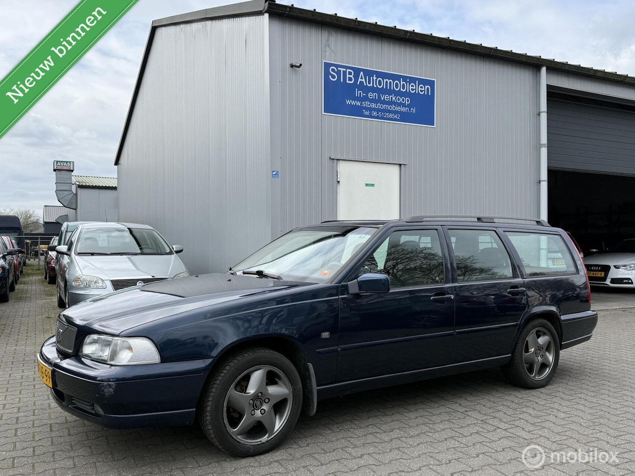 Volvo V70 - 2.5 Luxury-Line 2.5 Luxury-Line, 5 cilinder - AutoWereld.nl