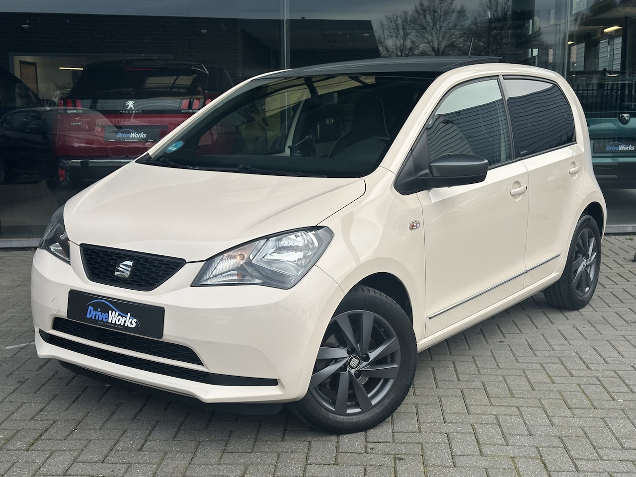 SEAT Mii - 1.0 Mii by Mango | Alcantara | Panorama | Leer | Interesse in een bezichtiging of proefrit - AutoWereld.nl