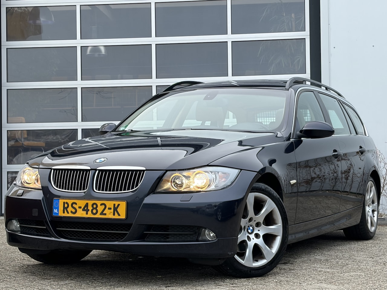 BMW 3-serie Touring - 325i High Executive 218pk | Bluetooth | Cruise control | Elektrisch glazen schuif-/kanteld - AutoWereld.nl