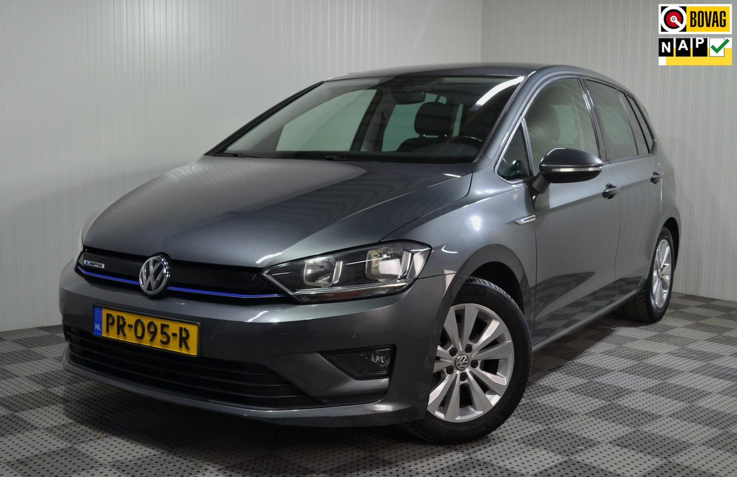 Volkswagen Golf Sportsvan - 1.0 TSI Comfortline / Carplay / Trekhaak / Pdc / 1 eigenaar / NL auto - AutoWereld.nl