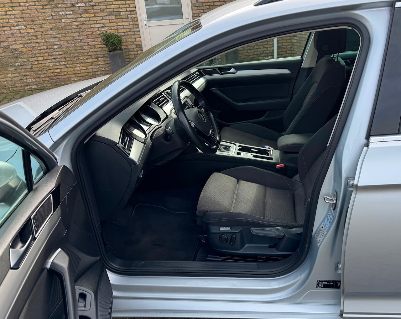 Volkswagen Passat Variant - 1.4 TSI ACT Business Edition R 1.4 TSI ACT Business Edition R Bj 2016 Dikke Auto - AutoWereld.nl