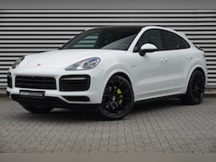 Porsche Cayenne Coupé - 3.0 E-Hybrid | Sport Chrono | Pano | Alcantara | Luchtvering | HUD | Memory | 360 |