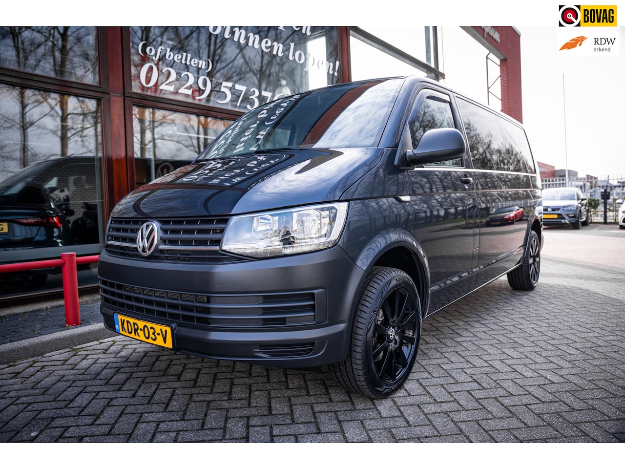 Volkswagen Transporter Kombi - 2.0 TDI 150pk DSG aut. | 9 persoons | CarPlay | Cruise Control | Standkachel | Trekhaak | - AutoWereld.nl