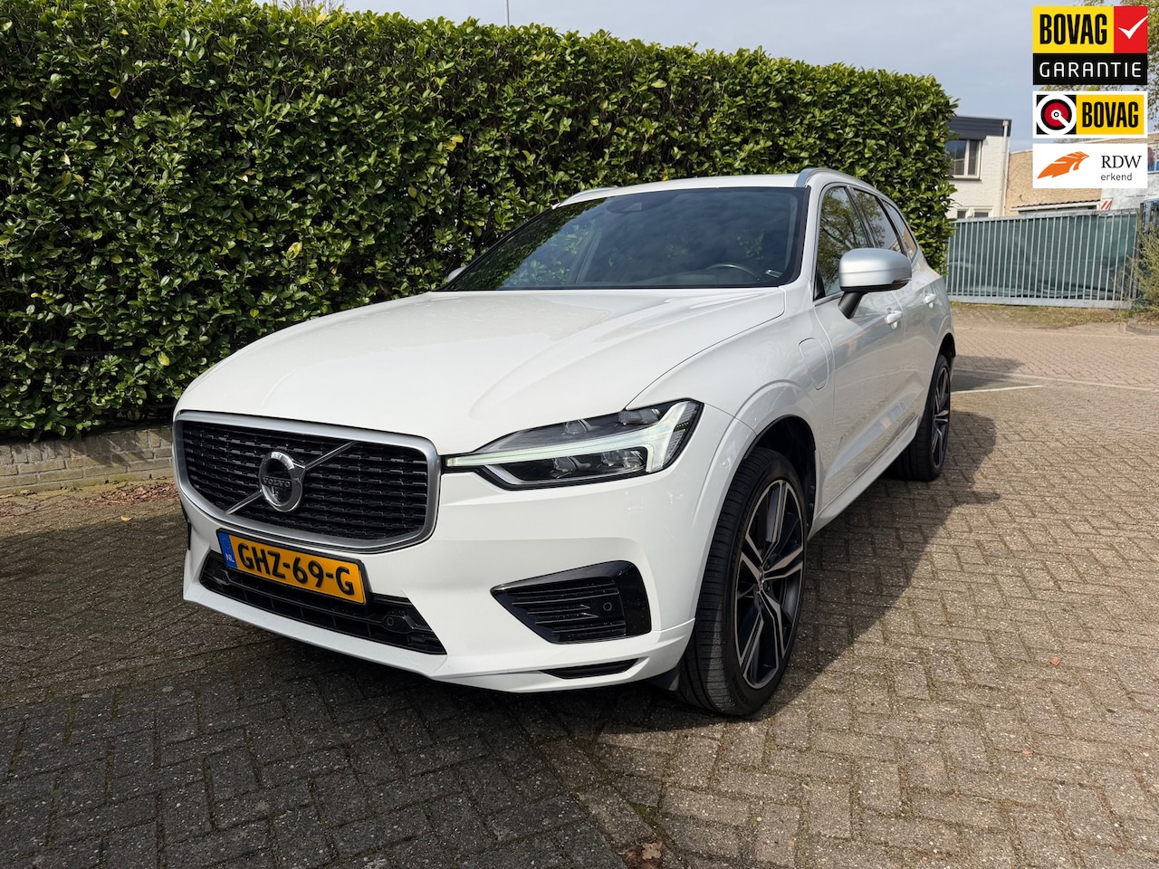 Volvo XC60 - 2.0 T8 Twin Engine AWD Inscription Automaat / Panoramadak - AutoWereld.nl