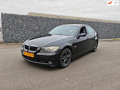 BMW 3-serie - 318i Sedan Clima Nap Schade