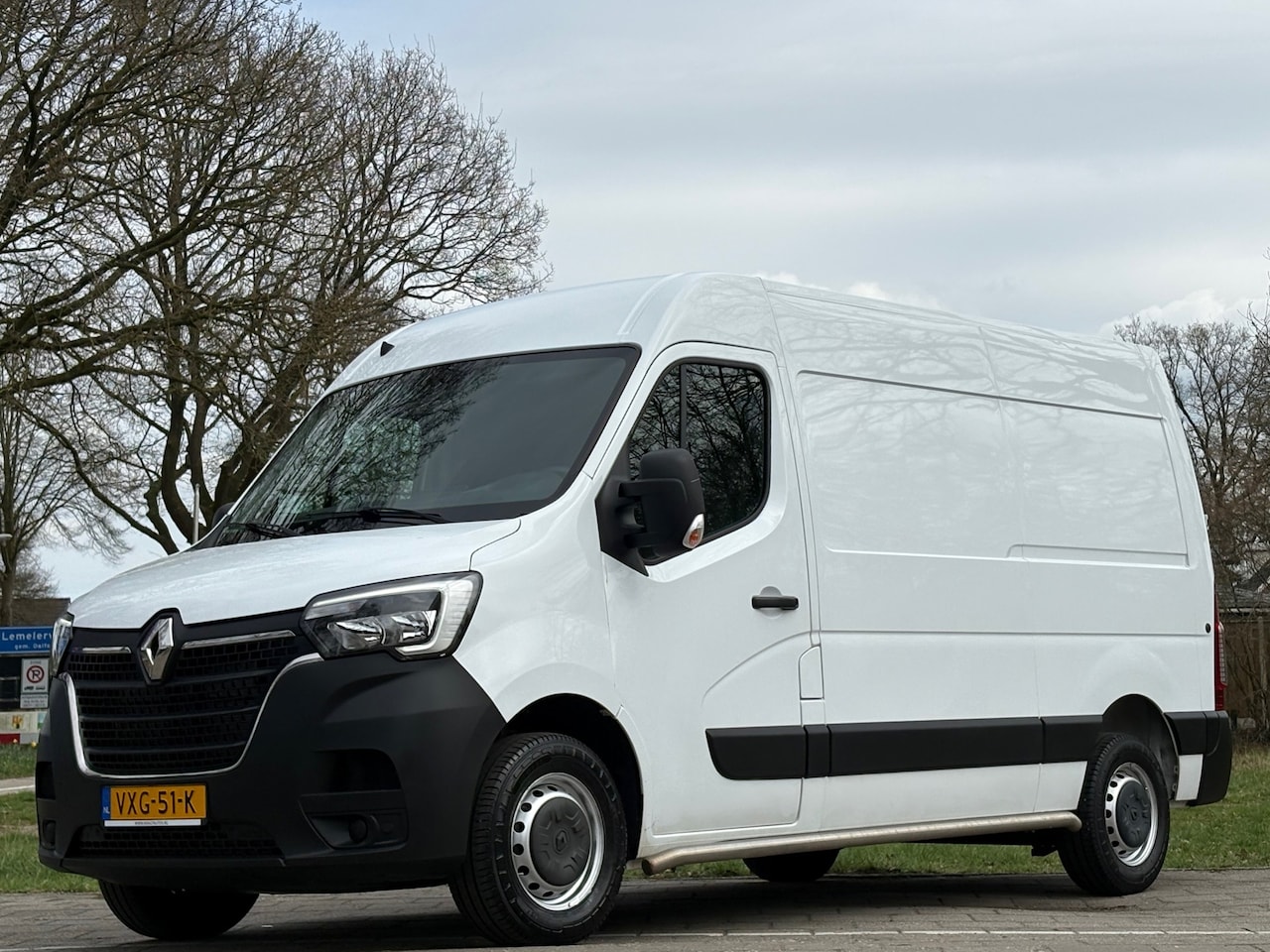 Renault Master - T35 2.3 dCi 135 L2H2 Comfort T35 2.3 dCi 135 L2H2 Comfort, AIRCO, parkeersensoren, drie zitplaatsen, NAP, 2500 KG trekk - AutoWereld.nl