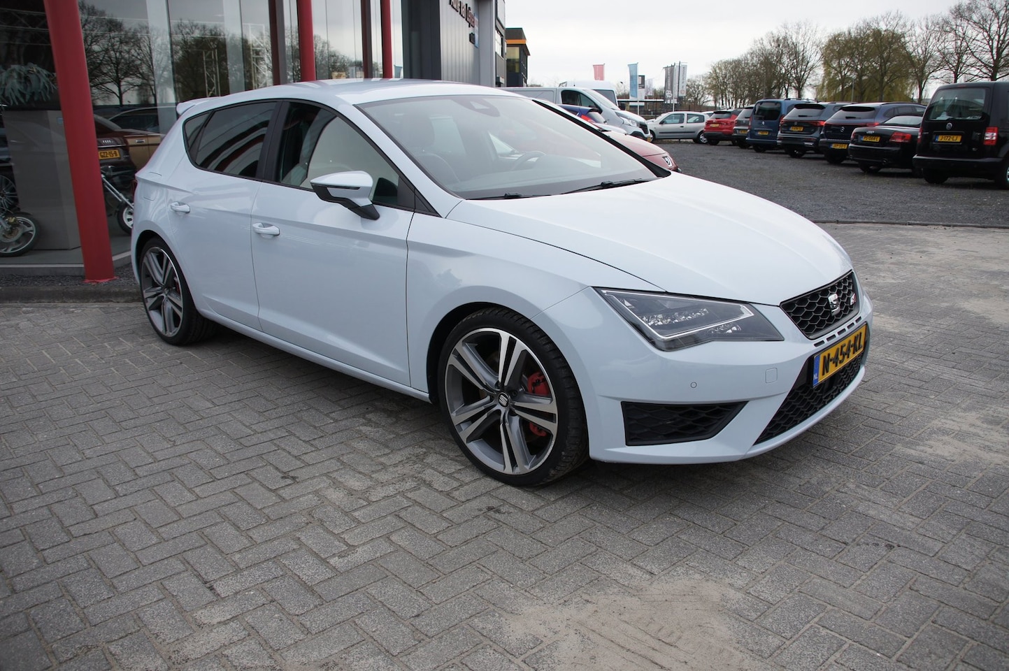 SEAT Leon - 2.0 TSI Cupra 265PK | Apple Carplay | Android Auto | NAVI | ALCANTARA - AutoWereld.nl