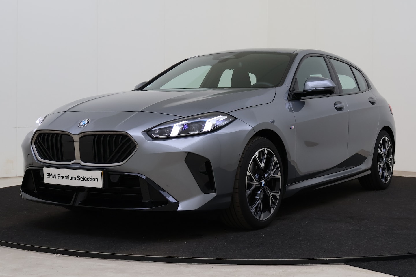 BMW 1-serie - 120 M Sport / Sportstoelen / Comfort Access / Achteruitrijcamera / Harman-Kardon / Adaptie - AutoWereld.nl