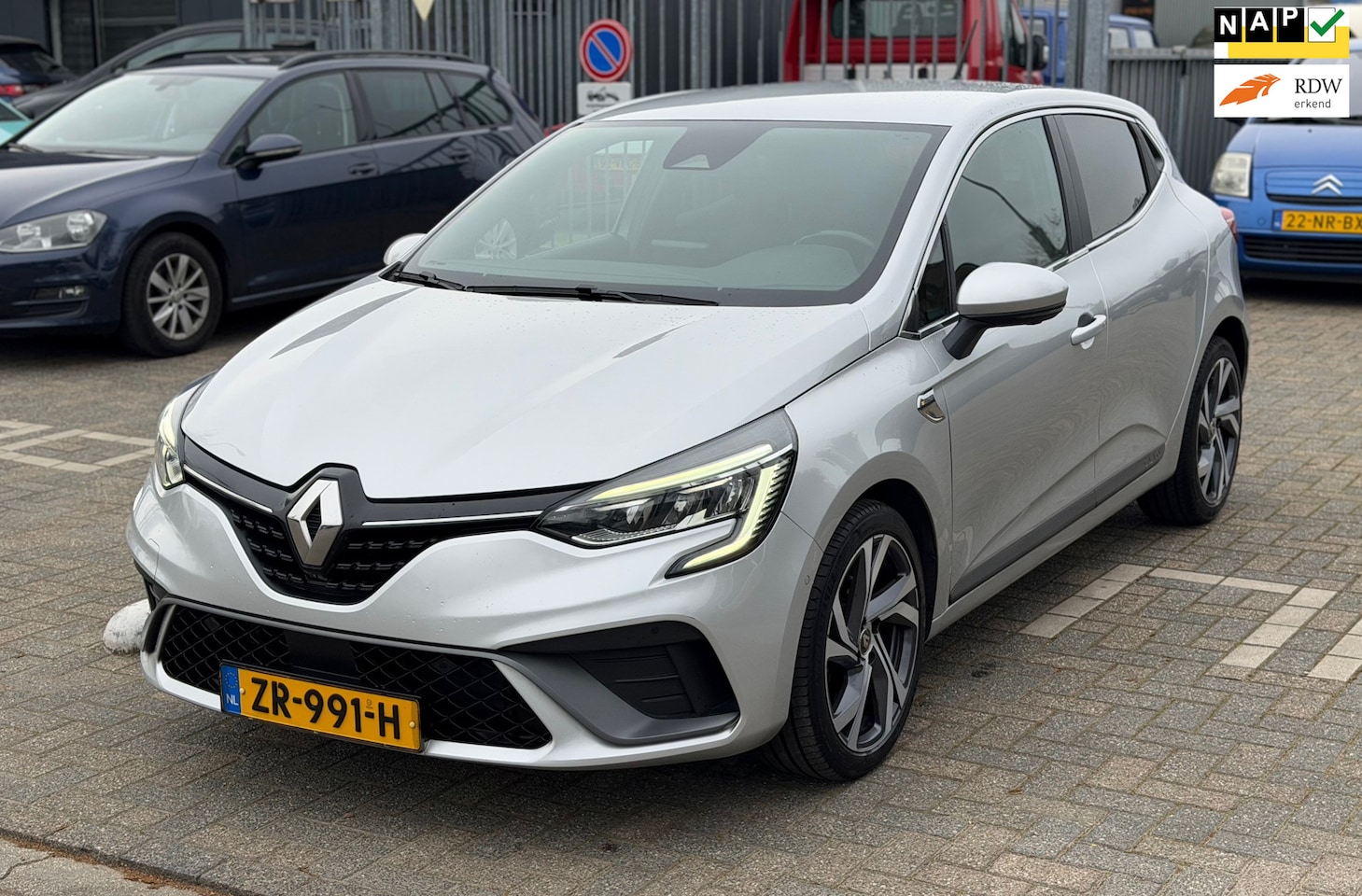 Renault Clio - 1.3 TCe R.S. Line | Keyless | 360-Camera | Carplay | Onderhoudsboekje | Navi | Cruise | Cl - AutoWereld.nl