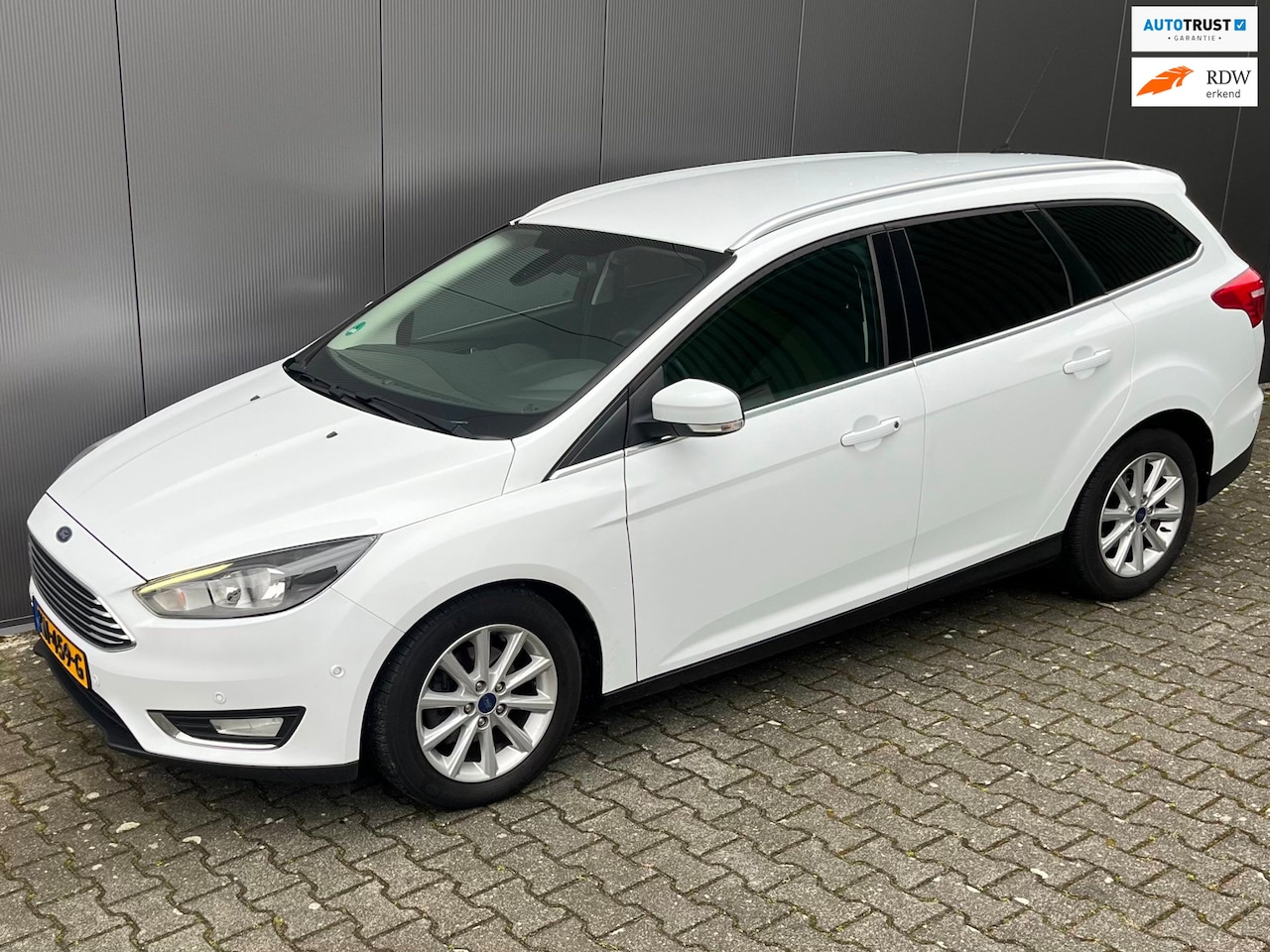 Ford Focus Wagon - 1.0 Titanium 1.0 Titanium - AutoWereld.nl