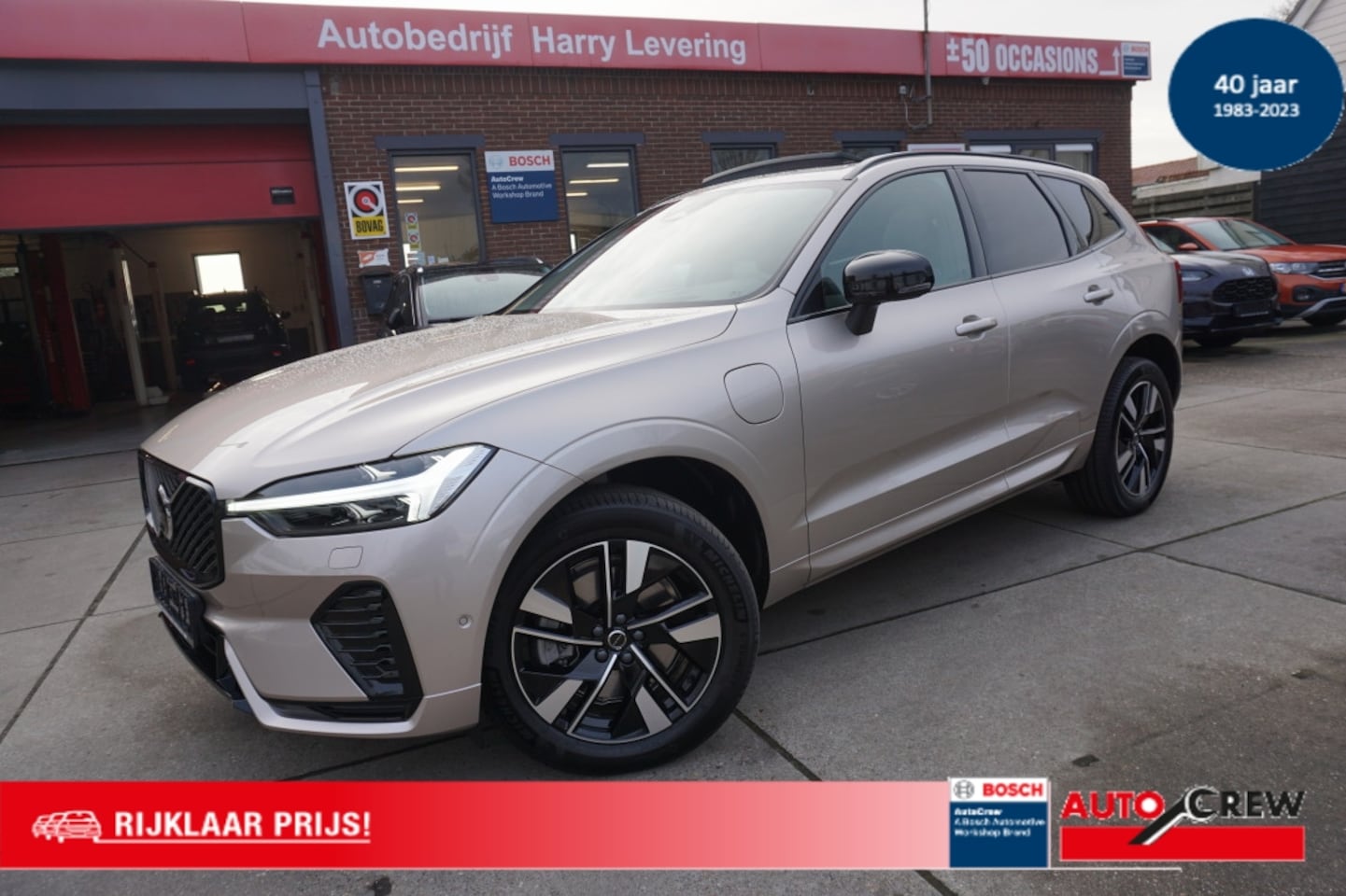 Volvo XC60 - T8 Plug-In Hybrid 455pk Aut AWD Plus Dark Panoramadak El.trekhaak - AutoWereld.nl