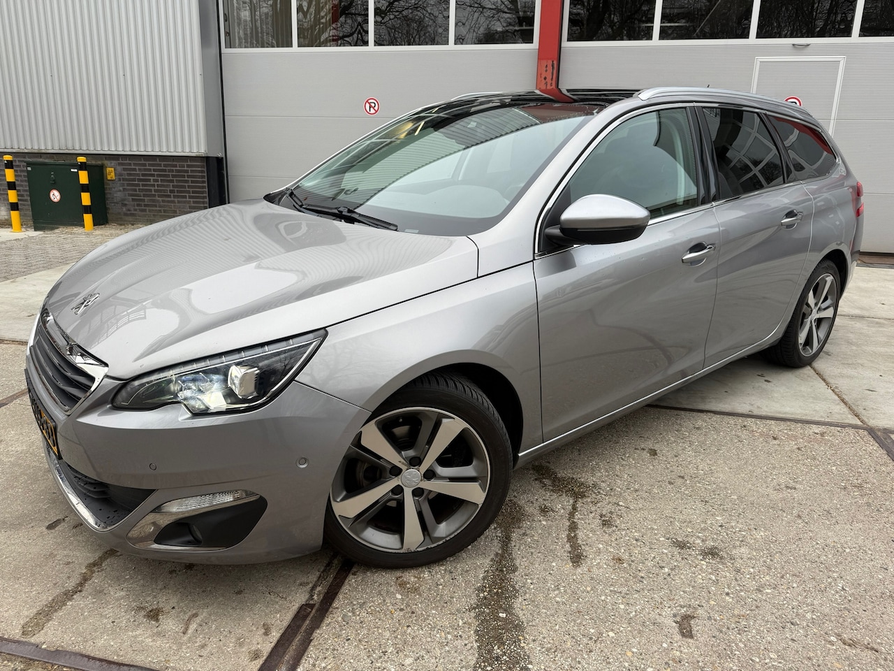 Peugeot 308 SW - 1.2 e-THP Première 1.2 e-THP Première - AutoWereld.nl