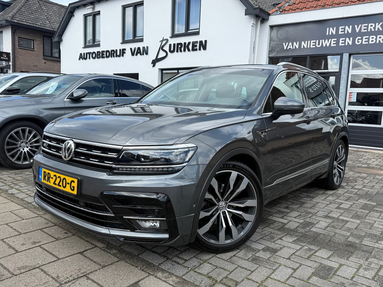 Volkswagen Tiguan - 1.4 TSI ACT Highline 1.4 TSI ACT Highline, Stoelverwarming,Panoramadak,Apple Carplay/Android - AutoWereld.nl