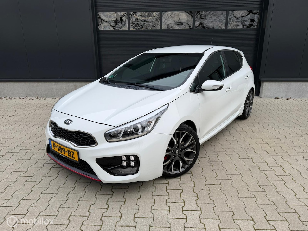 Kia Cee'd - 1.6 GT I 204PK I Xenon I Stuurverw I NW APK Stoelv - AutoWereld.nl