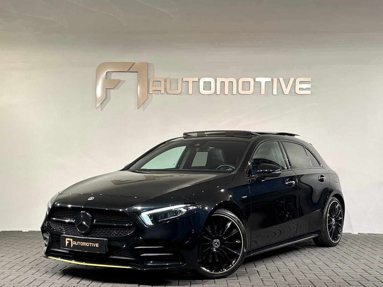 Mercedes-Benz A-klasse - 250 AMG Premium+ Pano|Keyless|Camera| - AutoWereld.nl