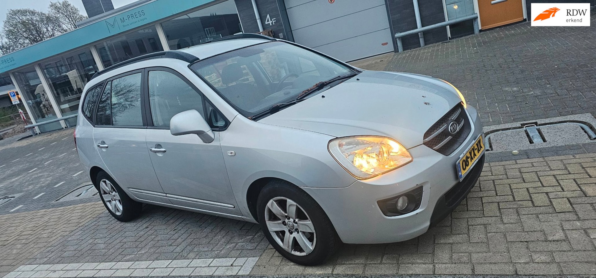 Kia Carens - 2.0 CVVT EX automaat - AutoWereld.nl