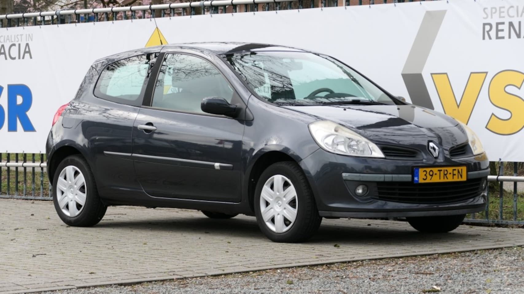 Renault Clio - 1.6 16v Automaat Privilege - AutoWereld.nl