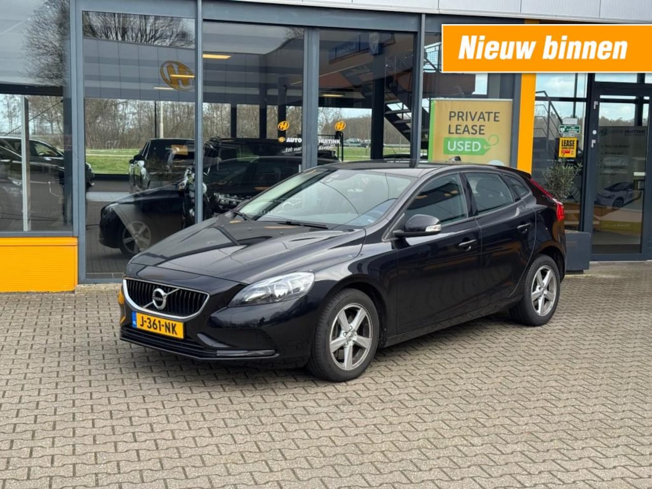 Volvo V40 - 1.5 T2 Momentum - stoelverwarming - camera - navi - sensoren - AutoWereld.nl