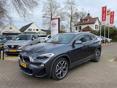 BMW X2 - SDRIVE20I HIGH EXECUTIVE 192PK M-PAKKET AUT. / SCHUIFDAK / 19'' LMV / NAVI / LEDER / CAMER