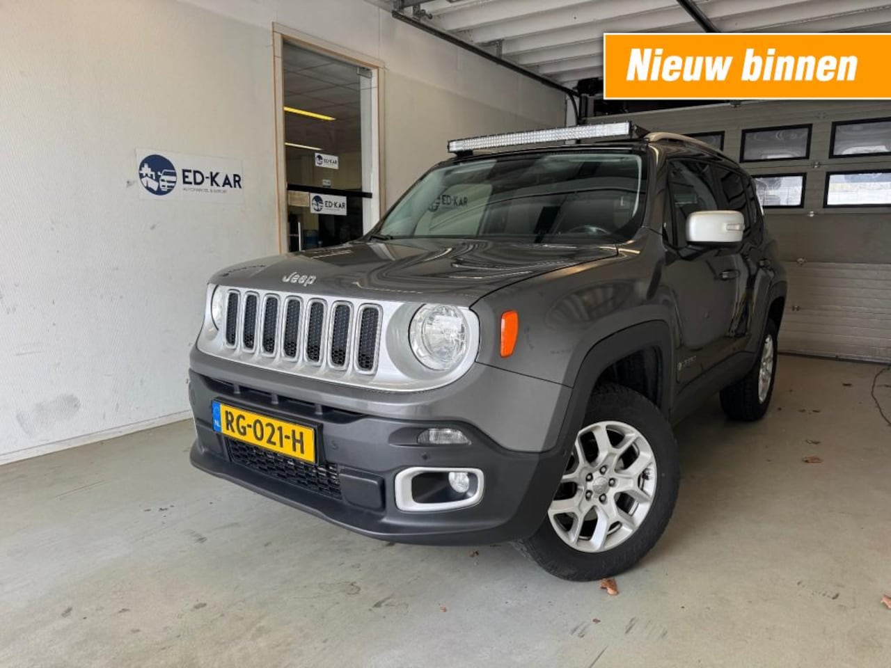 Jeep Renegade - 1.4 MultiAir 75th Anniversary AWD VERHOOGD NETTE AUTO - AutoWereld.nl