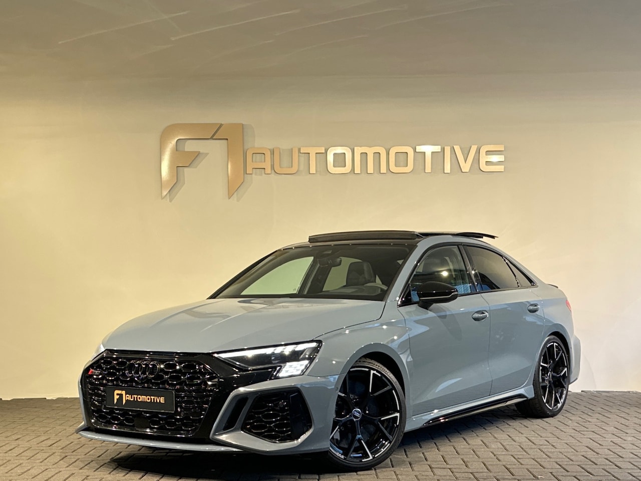 Audi RS3 - Limousine 2.5 TFSI quattro Pano|Ceramic|HuD|B&O|Key - AutoWereld.nl