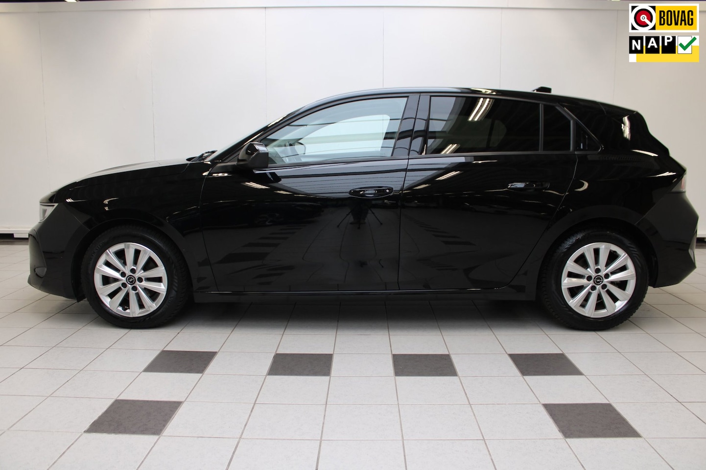 Opel Astra - 1.2 Business Edition - Camera, PDC, Stoel- & Stuur verwarmd en NAP - AutoWereld.nl
