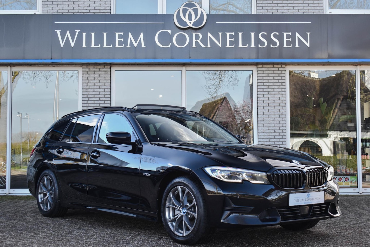 BMW 3-serie Touring - 320e Panoramadak ACC Trekhaak Stuur/Stoelverwarmin - AutoWereld.nl