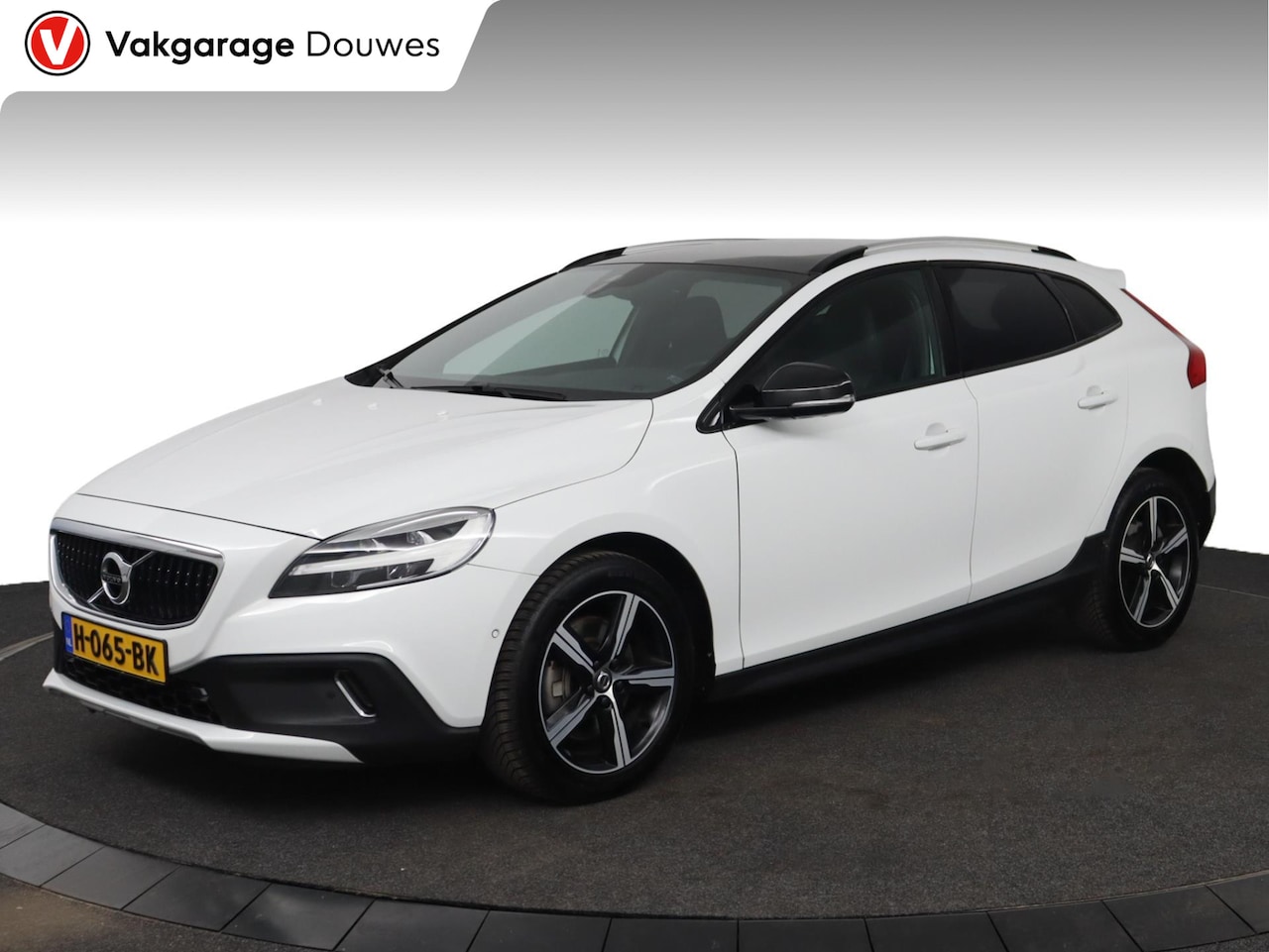 Volvo V40 Cross Country - T3 Polar+ Luxury | NAP | Automaat | 1e eigenaar | Pano | Leder | Stoelverwarming | Keyless - AutoWereld.nl