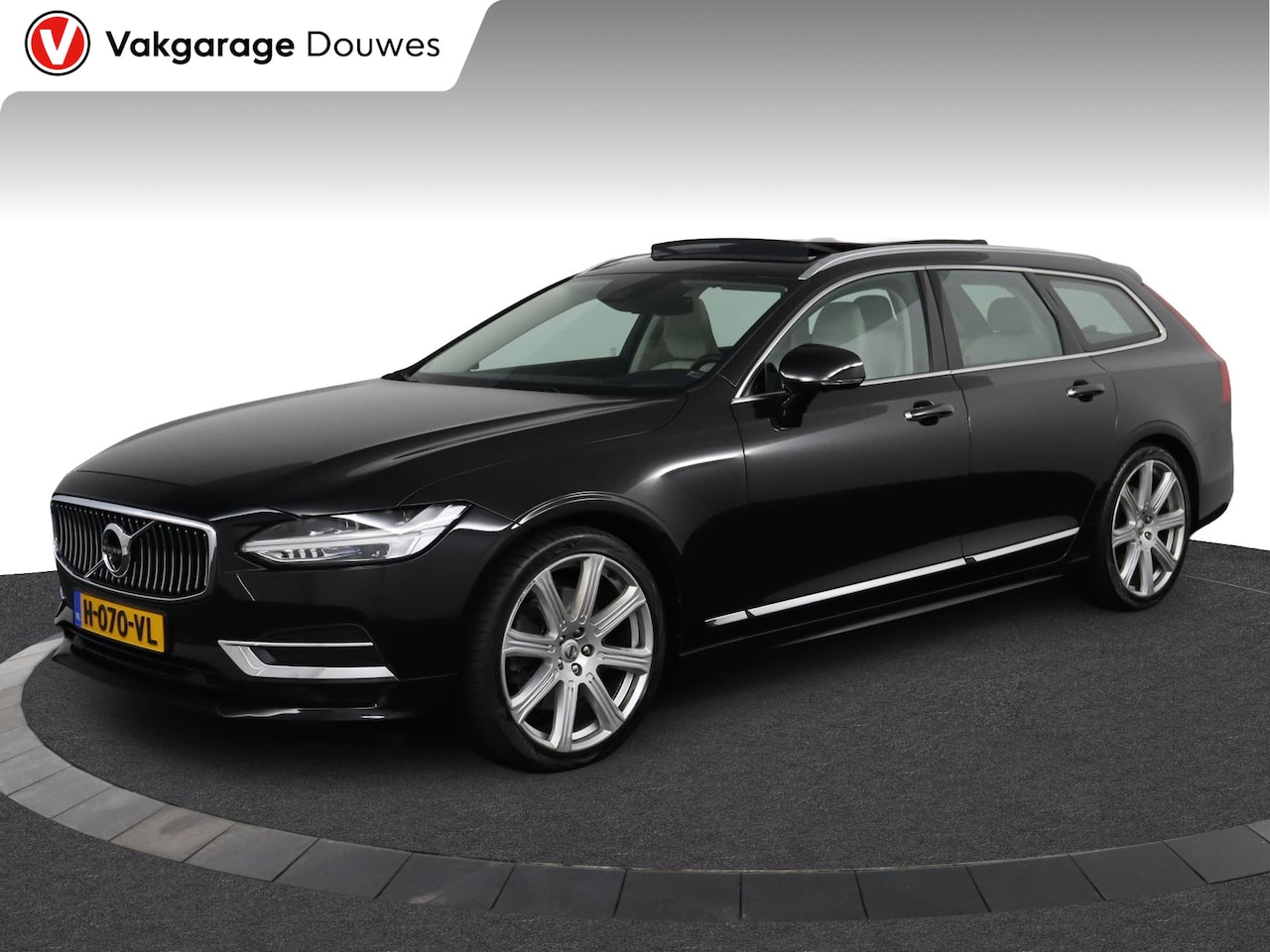 Volvo V90 - 2.0 T4 Business Luxury+ | NAP | ACC | Pano | DOH | Stoelverwarming | Trekhaak - AutoWereld.nl